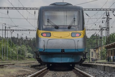 Frantiskovy Lazne Spa Çek Cumhuriyeti ayakta yüksek hızlı tren dış