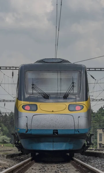 Frantiskovy Lazne Spa Çek Cumhuriyeti ayakta yüksek hızlı tren dış