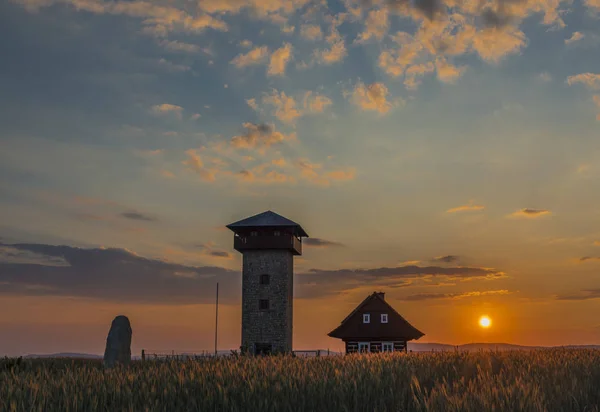 Coucher Soleil Près Village Roprachtice Printemps Belle Soirée Ensoleillée Avec — Photo