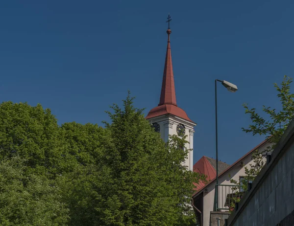 Jablonec Nad Jizerou Cidade Com Torre Igreja Manhã Primavera — Fotografia de Stock