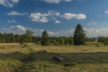 Slavkovsky les dağlar yaz güneşli gün batımı akşam Krizky alanı yakınında