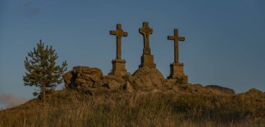 Slavkovsky les yaz güneşli güzel bir akşam Krizky area yakınındaki dağlarda