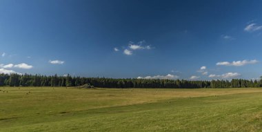 Slavkovsky les dağlar yaz güneşli gün batımı akşam Krizky alanı yakınında