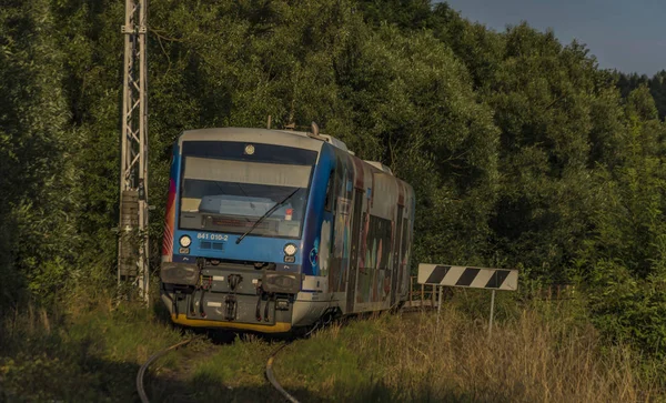 Train Voyageurs Près Village Kostelec Été Soirée Ensoleillée — Photo