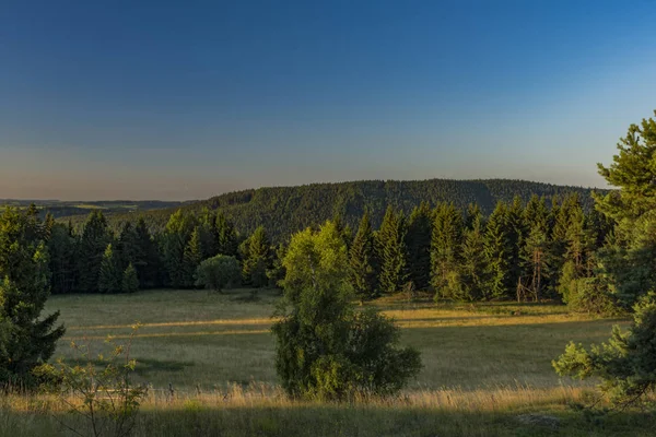 Slavkovsky Krizky 地区夏季阳光明媚的日落傍晚 — 图库照片