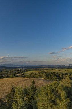 Gözetleme Kulesi Krasno yaz güzel güneşli akşam göster