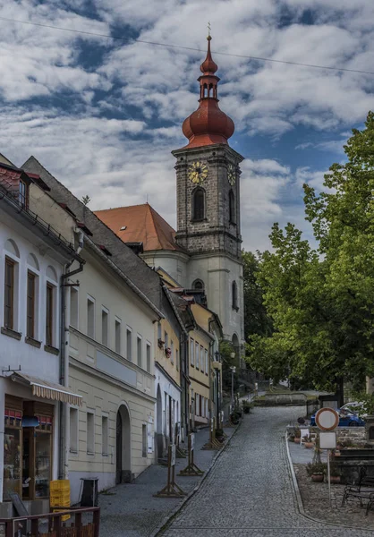 Alte Kirche Becov Nad Teplou Stadt Heißen Sommer Bewölkt Morgen — Stockfoto
