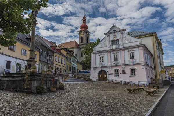 Stary Kościół Bečove Nad Teplą Miasto Upalne Rano Pochmurno — Zdjęcie stockowe