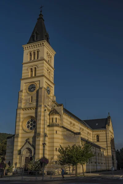 Nice Big Church Mieście Kraslice Lecie Gorący Poranek — Zdjęcie stockowe