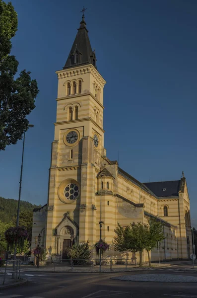 Igreja Grande Agradável Cidade Kraslice Manhã Quente Verão — Fotografia de Stock
