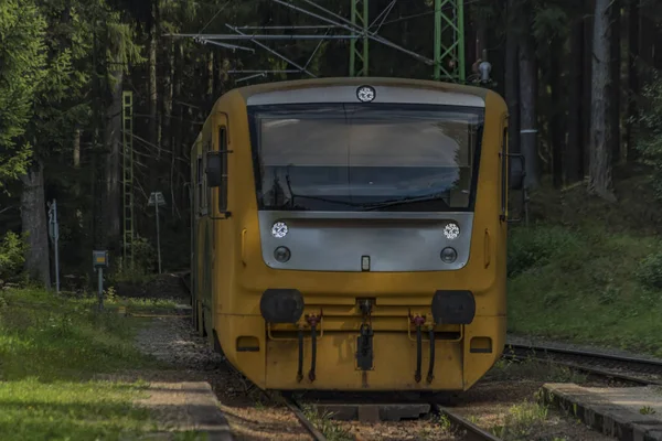 Rozmberk Nad Vltavou Gare Avec Train Diesel Jaune Dans Journée — Photo