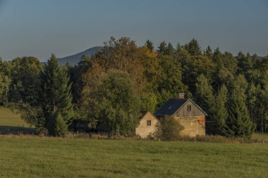 Sumava Milli Parkı Zbytiny köyü yakınındaki eski yalnızlık evde
