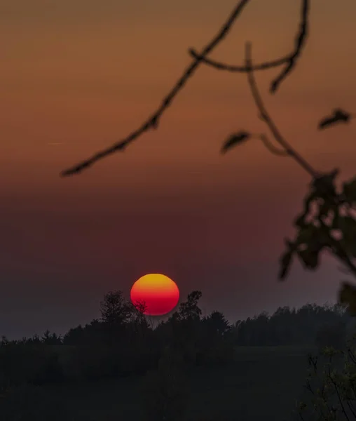Kolor Ciemny Czerwony Pomarańczowy Zachód Słońca Karkonoskim Parku Narodowym Jesienny — Zdjęcie stockowe