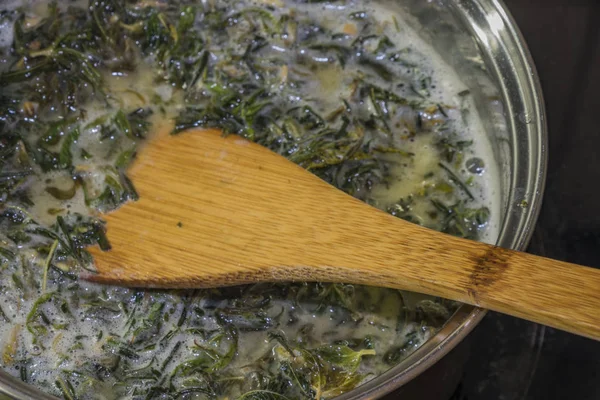 Koken Van Marihuana Groene Boter Warm Water Keuken — Stockfoto