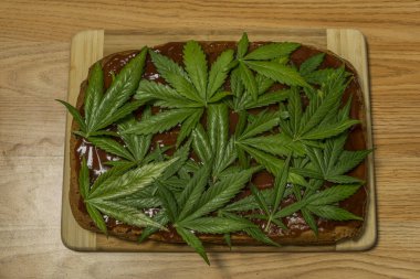 Esrar gingerbread turuncu briar marmelat ve taze yapraklar