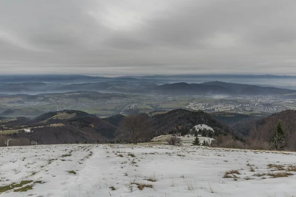 Vista Invernale Dalla Collina Pansky Diel Sulla Città Banska Bystrica — Foto Stock