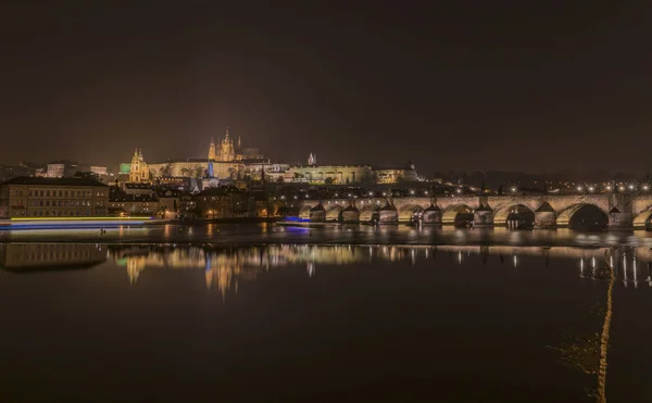 Centro Capital Praga Perto Rio Vltava Inverno Noite Escura — Fotografia de Stock