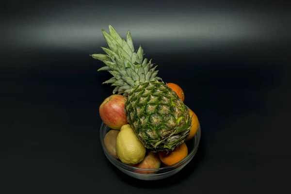 Ananas Oranžová Mandarin Kiwi Apple Černým Pozadím Samostatný — Stock fotografie