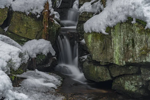 Miluszin Wasserfall Kalten Winter Mit Weißem Eis Und Schnee — Stockfoto