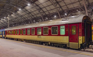 Slovakya uzun gece yol başlayan Prag ana istasyonunda uyuyan koç