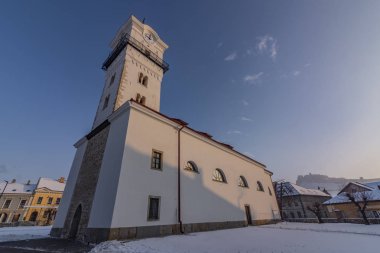 Kilise saint Mary Spisske Podhradie şehirdeki Doğum buz gibi soğuk kış kar sabah