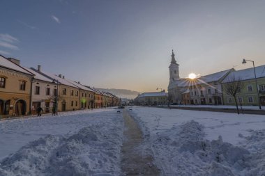 Kilise saint Mary Spisske Podhradie şehirdeki Doğum buz gibi soğuk kış kar sabah