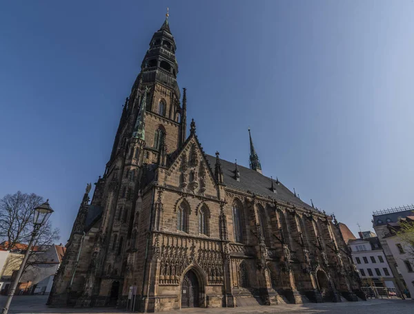 Grote kerk op het centrale plein in Zwickau stad in Oost-Duitsland — Stockfoto