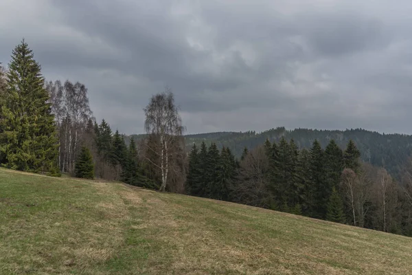 Paisaje cerca de Bublava pueblo de esquí en las montañas de Krusne en el oeste de Bohemia — Foto de Stock