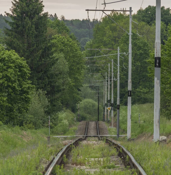 Alte elektrische bahnstrecke zwischen taborstadt und bechyne kurstadt — Stockfoto