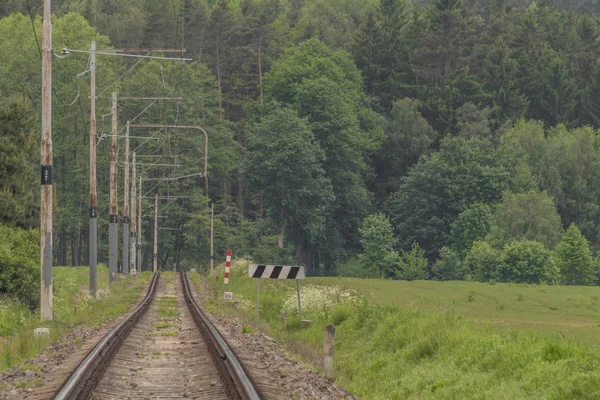 Tabor kasabası ile Bechyne kaplıca kenti arasındaki eski elektrikli demiryolu yolu