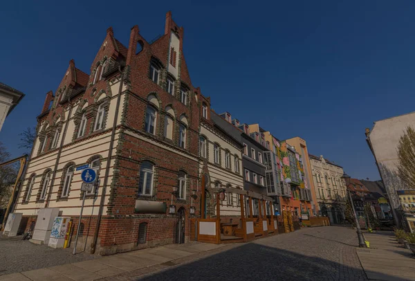 Edificios antiguos en la mañana soleada primavera en la ciudad de Zwickau en Alemania — Foto de Stock