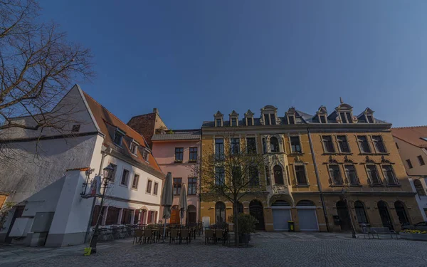 Oude gebouwen in het voorjaar zonnige ochtend in Zwickau stad in Duitsland — Stockfoto