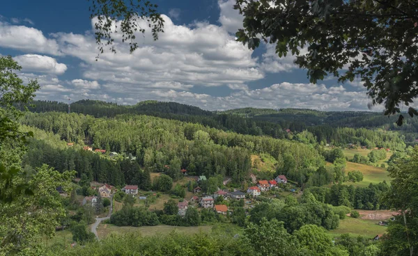 Utsikt från Pecka slott i varm sommardag — Stockfoto