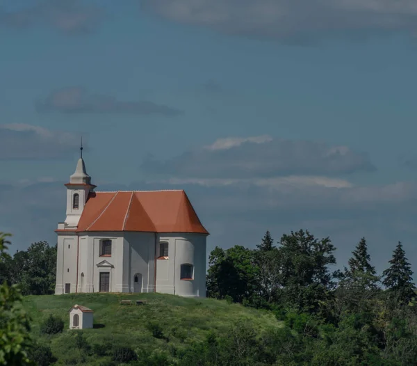 Kaplica Świętego Antonina Nad Dolni Kounice Wsi Południowych Morawach Lato — Zdjęcie stockowe