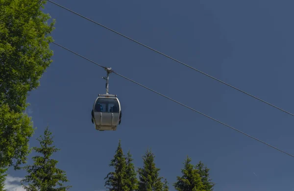 Seilbahn Auf Kanzelhöhe Annenheim Mit Blauem Himmel Bei Sommerlichem Farbtag — Stockfoto