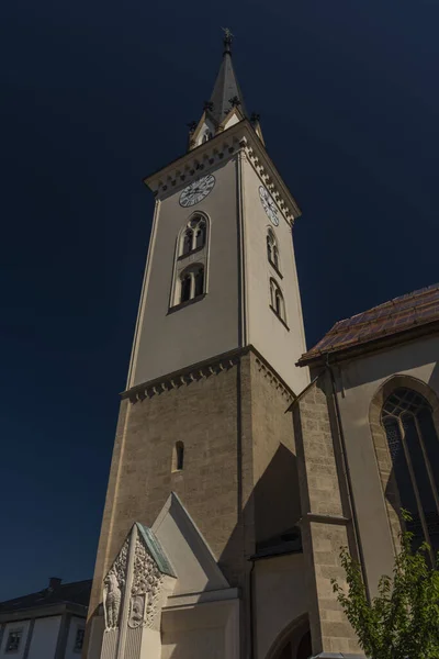 Iglesia Villach Ciudad Sur Austria Verano Soleado Cielo Azul Mañana — Foto de Stock