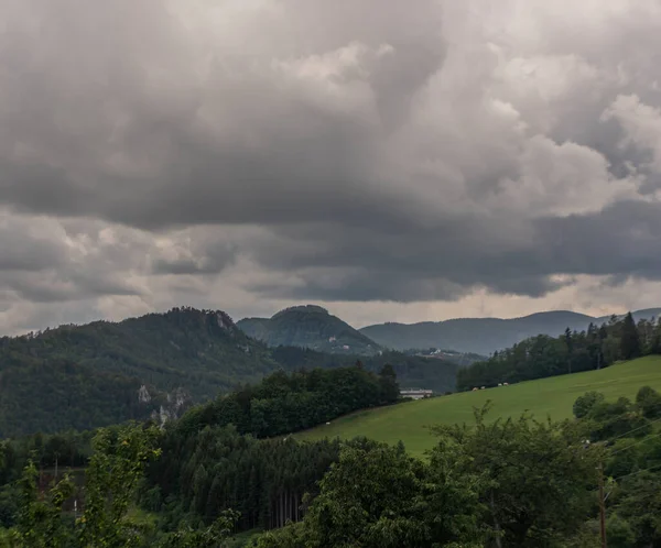 Вид Долину Біля Села Семмерінг Горах Австрії Літній Хмарний День — стокове фото