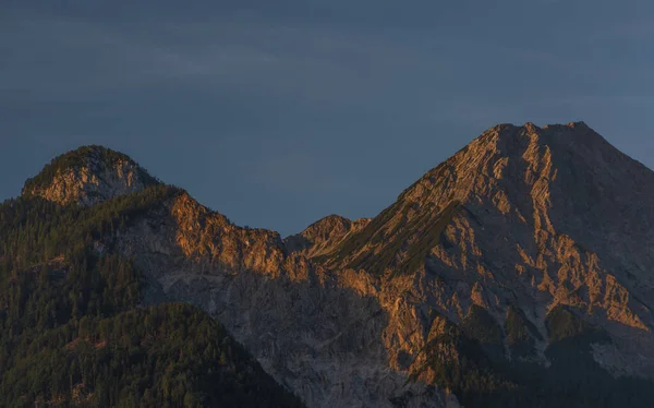 Red Mittagskogel Kopec Létě Svěží Modrá Obloha Barva Ráno — Stock fotografie