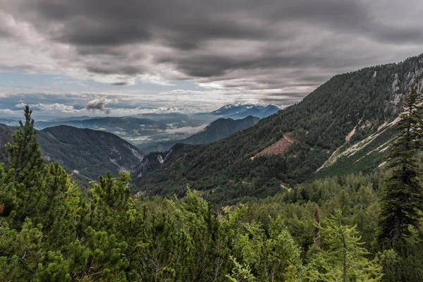 Pohled Údolí Řeky Drau Cesty Kopec Mittagskogel Oblačném Letním Tmavém — Stock fotografie