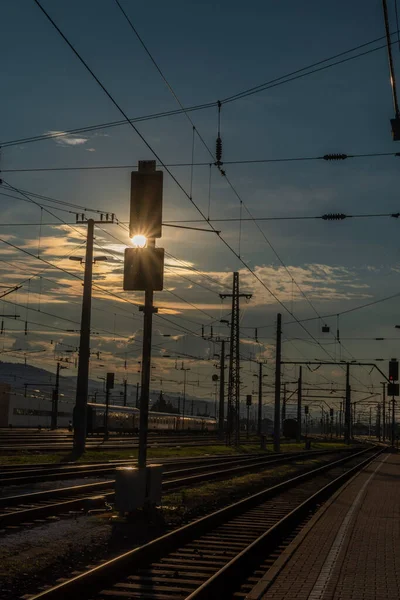 Semafor Elektryczna Kolej Villach Stacji Porannym Słońcem Koloru — Zdjęcie stockowe