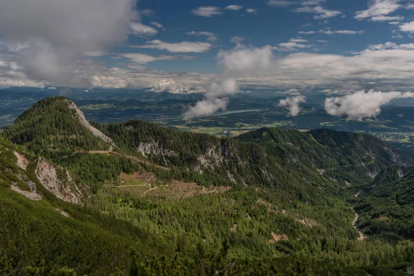 Údolí Části Kopce Mittagskogel Jižním Rakousku Létě Horký Oblačný Den — Stock fotografie