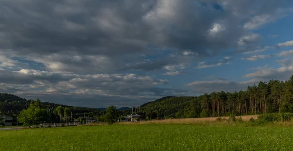 Kleur Mooie Avond Met Bewolkte Blauwe Lucht Ledenitzen Dorp Zuid — Stockfoto