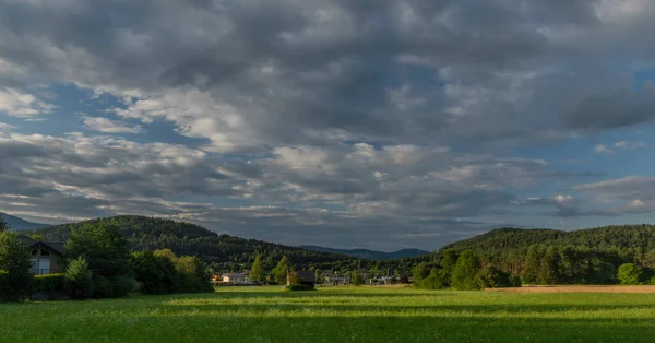 Kleur Mooie Avond Met Bewolkte Blauwe Lucht Ledenitzen Dorp Zuid — Stockfoto