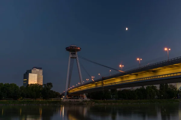 Μπρατισλάβα Πρωτεύουσα Βράδυ Του Καλοκαιριού Ηλιοβασίλεμα Χρώμα Και Ποτάμι Donau — Φωτογραφία Αρχείου