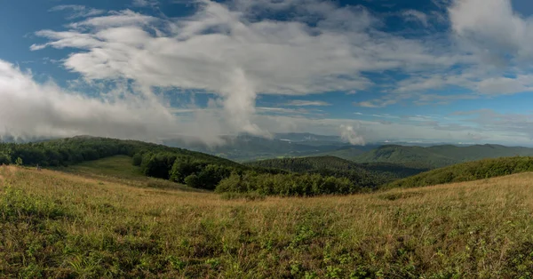 Panorama Pohled Kopce Duze Jaslo Letních Zatažených Barvách Ráno — Stock fotografie