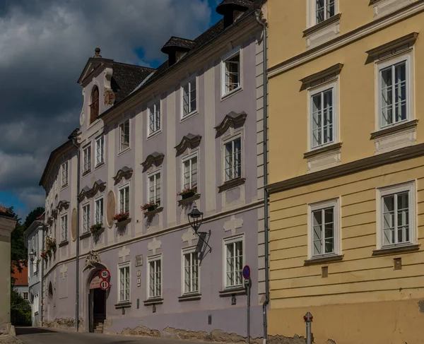 Antigua Iglesia Histórica Casas Krems Der Donau Verano Soleado Austia —  Fotos de Stock