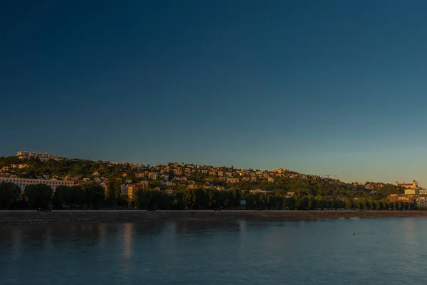 Столиця Братислави Влітку Ввечері Кольоровим Заходом Сонця Річки Донау Вежею — стокове фото