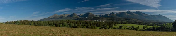 Vista Panorámica Las Colinas Vysoke Tatry Montañas Eslovaquia Verano Soleado —  Fotos de Stock