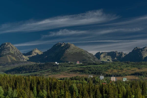 Ροκ Λόφους Vysoke Tatry Βουνά Στη Σλοβακία Καλοκαίρι Ηλιόλουστη Μπλε — Φωτογραφία Αρχείου