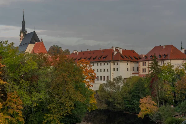 Cesky Krumlov Stare Miasto Wełtawy Rzeki Mosty Jesiennym Kolorze Piękny — Zdjęcie stockowe
